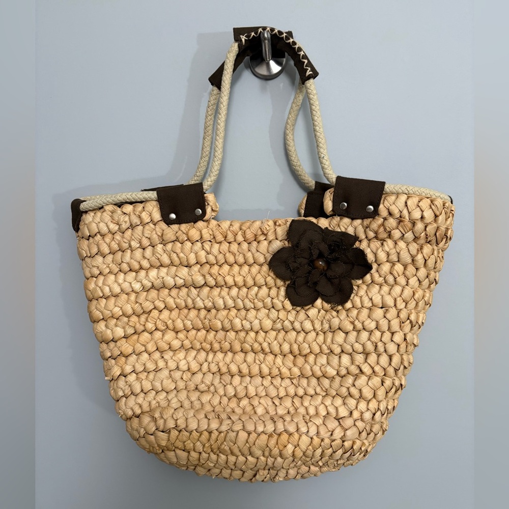 Stylish Woven Thick Straw Tote Bag with Chocolate Brown Flower Accent and ropes - Picture 1 of 3
